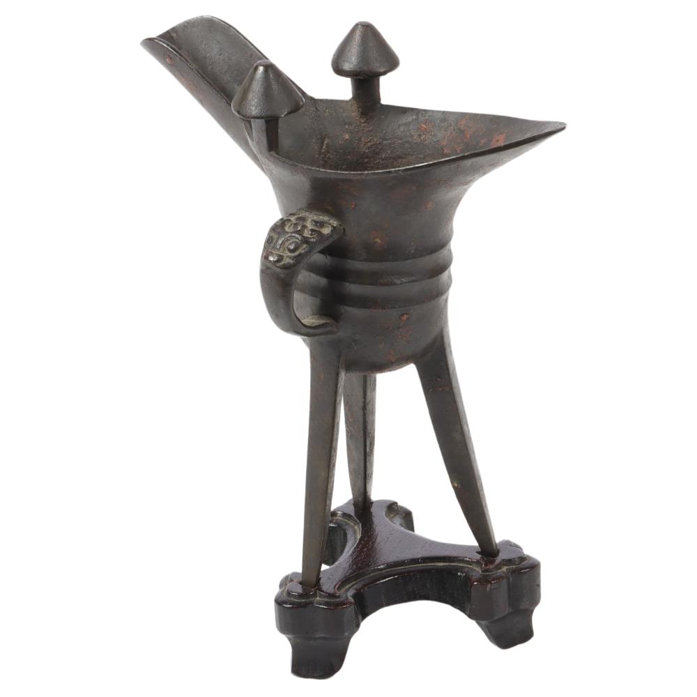 CHINESE ARCHAIC BRONZE TRIPOD