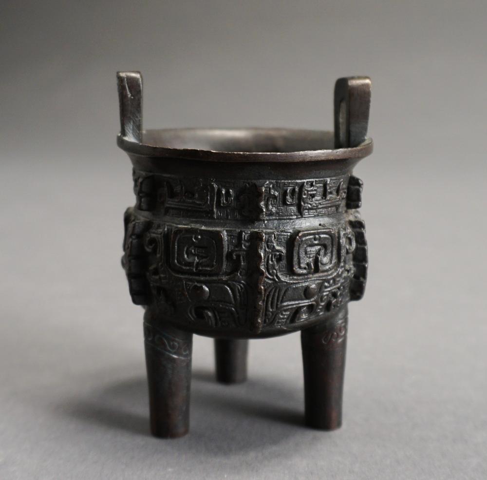 CHINESE ARCHAIC STYLE BRONZE