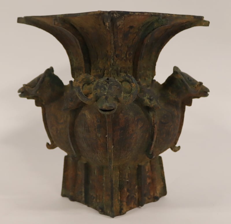 CHINESE ARCHAIC STYLE BRONZE URN.