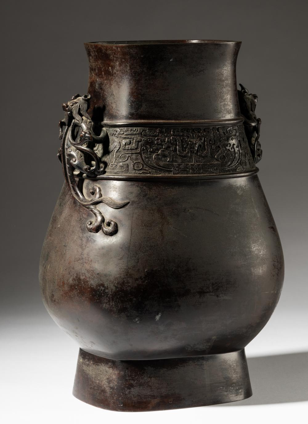 CHINESE ARCHAIC-STYLE BRONZE