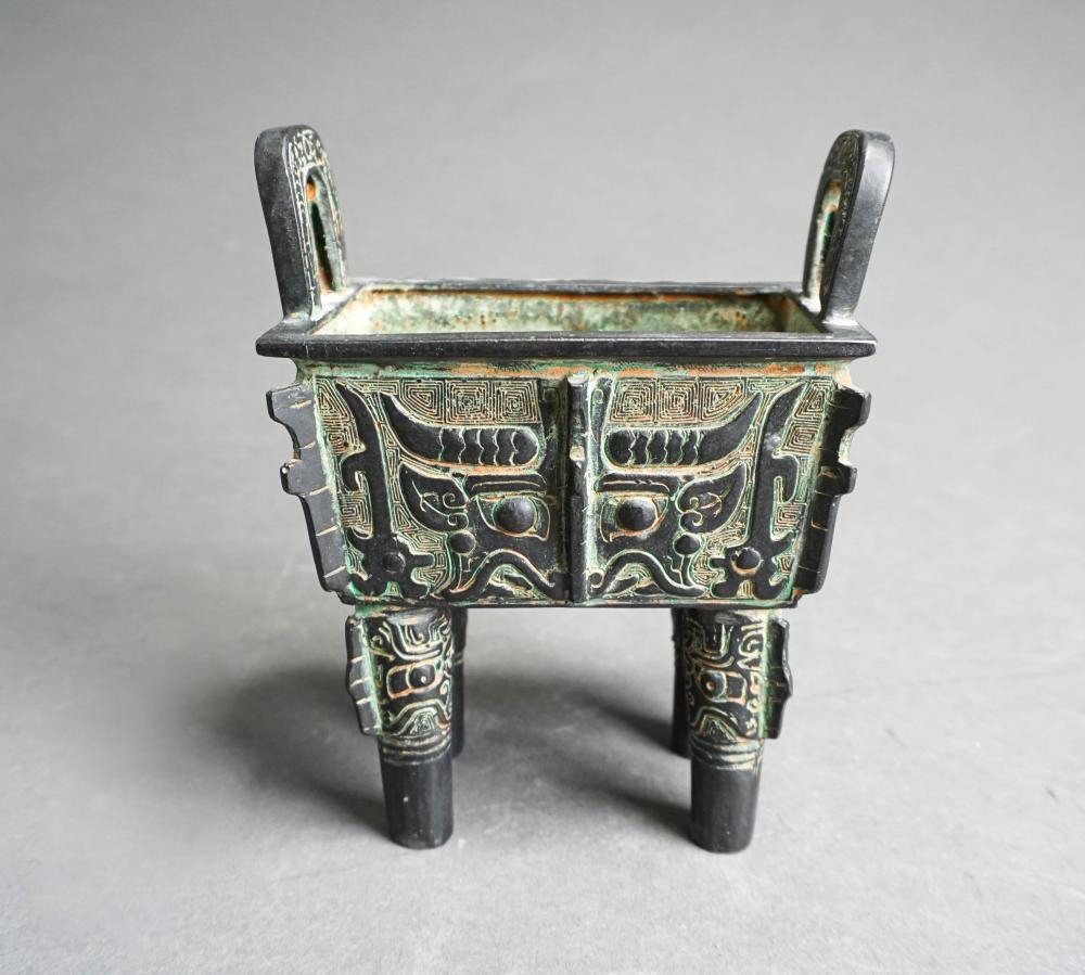 CHINESE ARCHAIC STYLE PATINATED