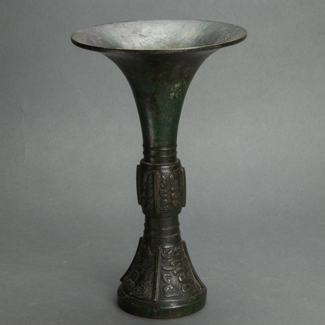 CHINESE ARCHAISTIC BRONZE GU-FORM