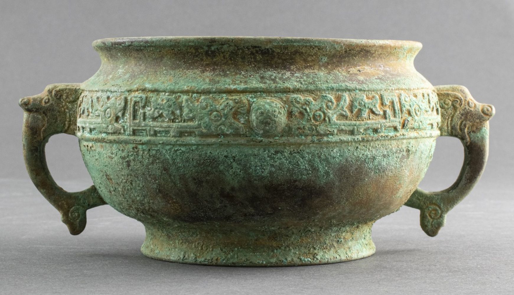 CHINESE ARCHAISTIC BRONZE VESSEL,