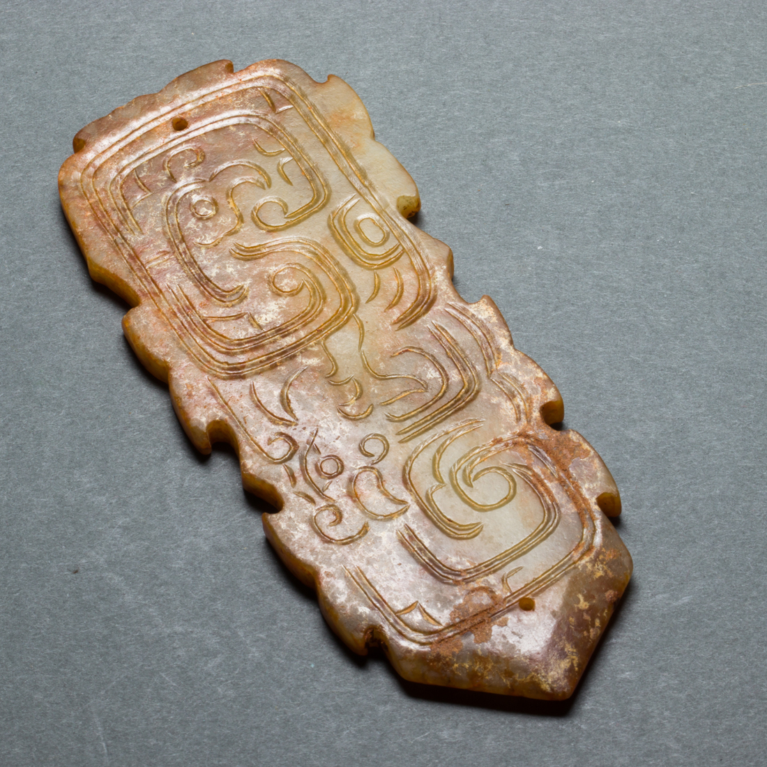 CHINESE ARCHAISTIC JADE PENDANT