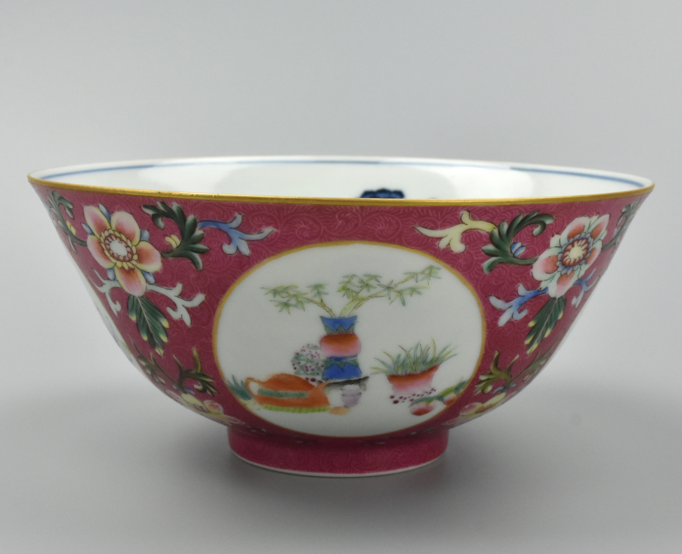 CHINESE B & W FAMILLE ROSE BOWL W
