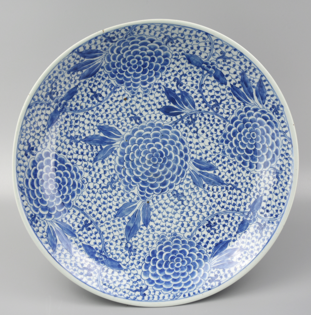 CHINESE B & W FLORAL CHARGER