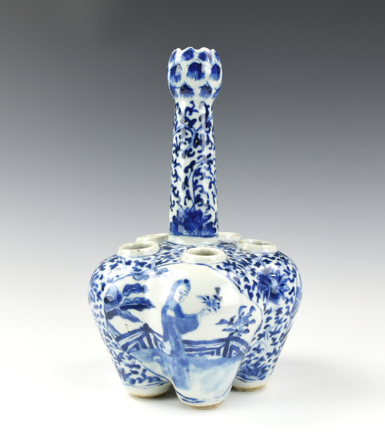 CHINESE B &W GARLIC HEAD VASE W/