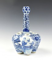 CHINESE B &W GARLIC HEAD VASE
