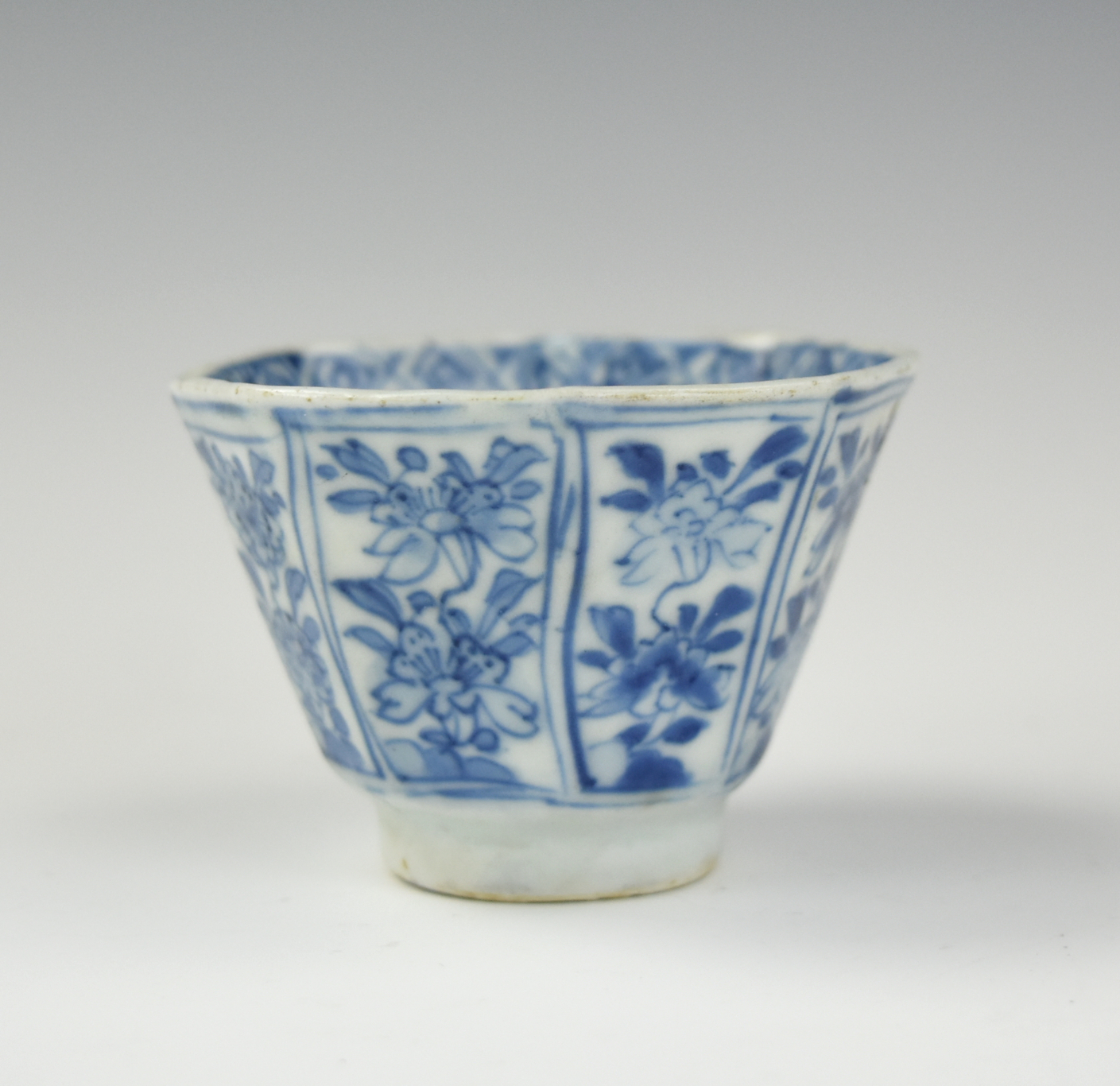 CHINESE B & W OCTAGON CUP W/