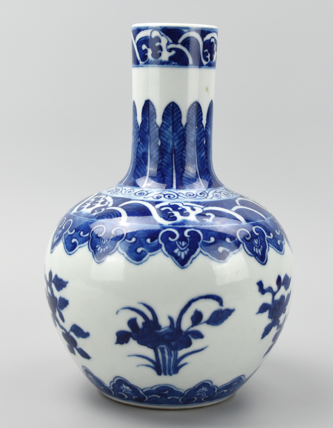 CHINESE B & W VASE W/ FLORAL