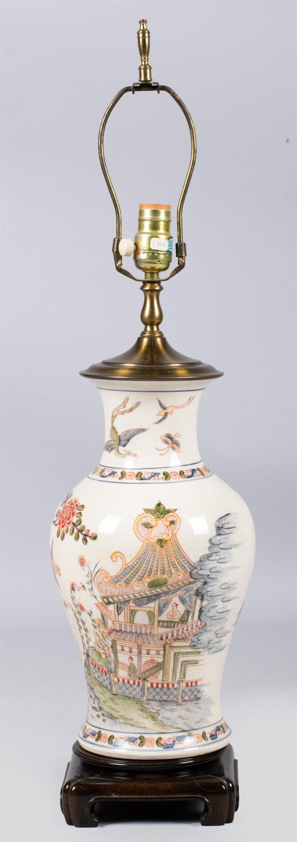 CHINESE BALUSTER VASE WITH FLORAL