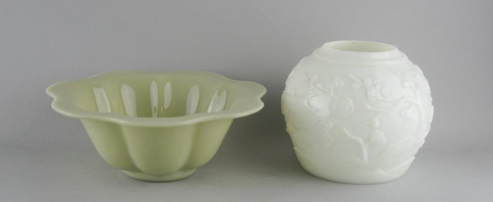 CHINESE BEIJING GLASS CARVED