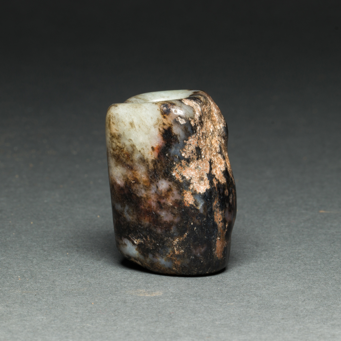 CHINESE BLACK AND WHITE JADE JUE
