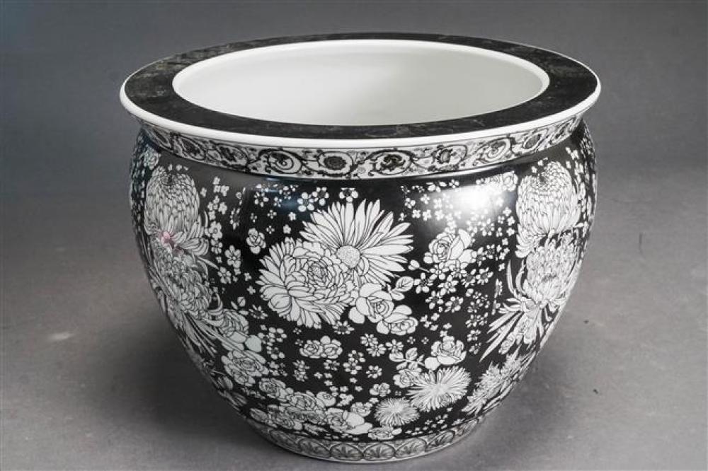 CHINESE BLACK AND WHITE PORCELAIN