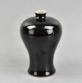 CHINESE BLACK GLAZED MEI VASE,
