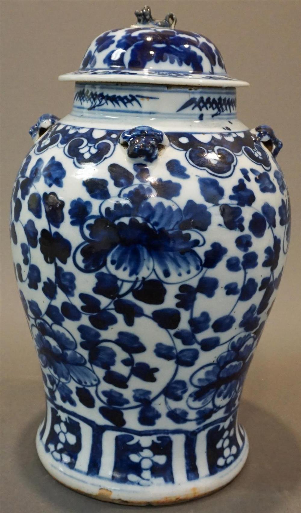 CHINESE BLUE AND WHITE COVERED JAR,