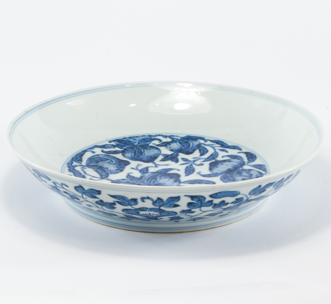 CHINESE BLUE AND WHITE DISH Chinese