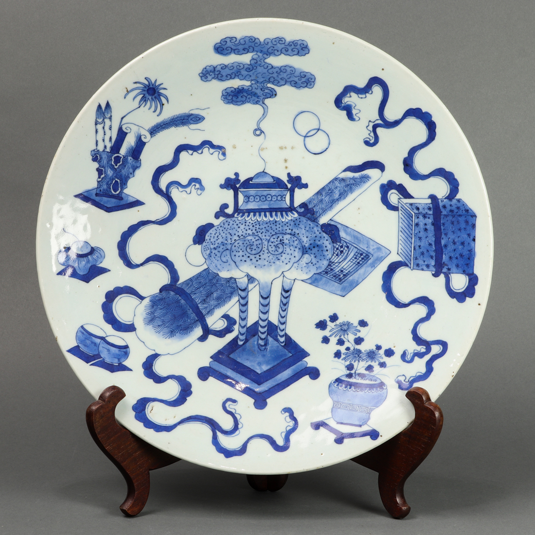 CHINESE BLUE AND WHITE DISH Chinese