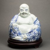 CHINESE BLUE AND WHITE FIGURE