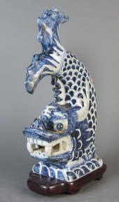 CHINESE BLUE AND WHITE FIGURE
