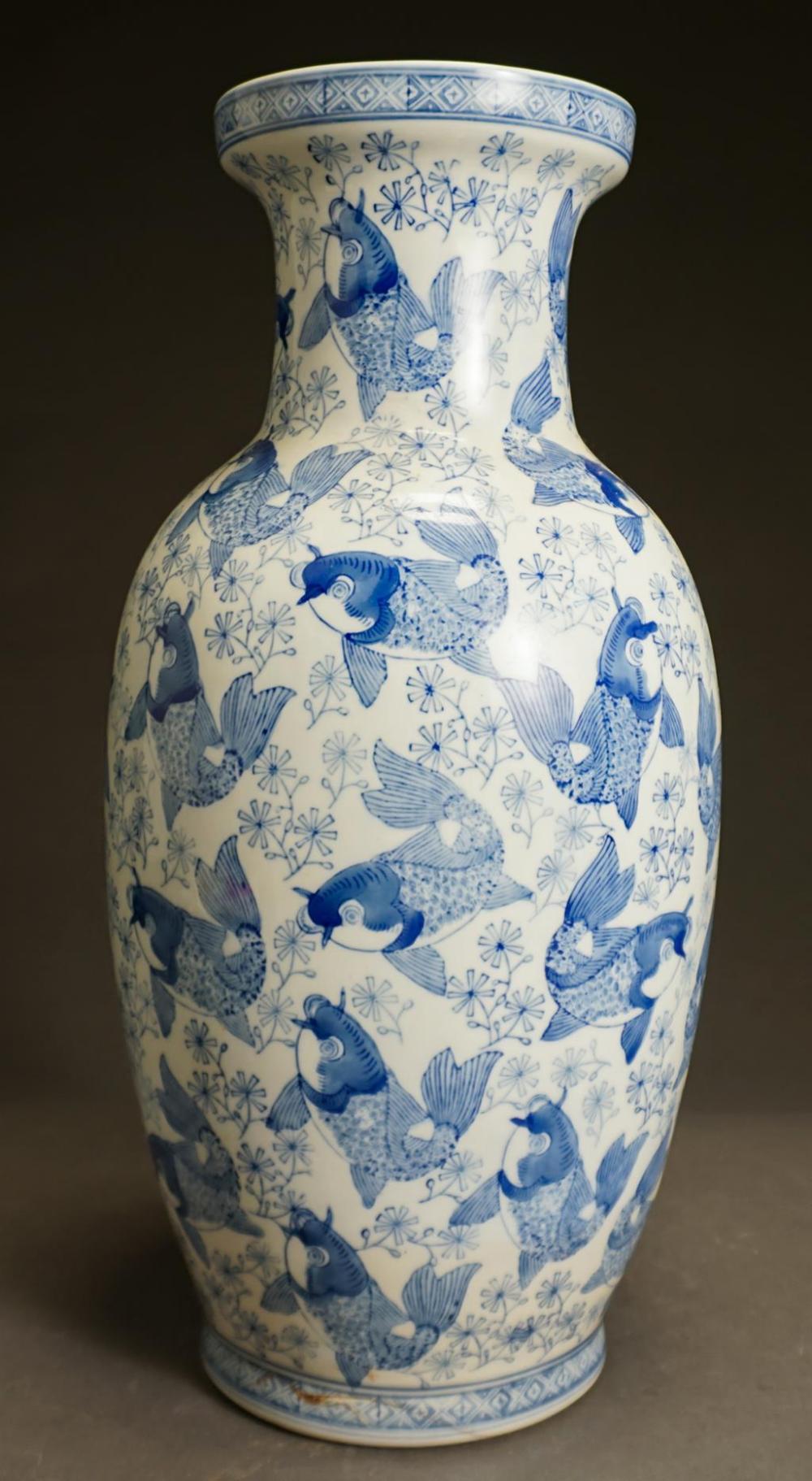 CHINESE BLUE AND WHITE 'FISH'