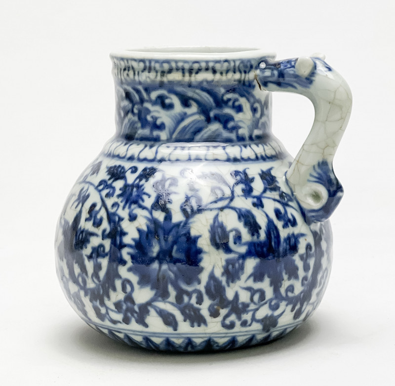 CHINESE BLUE AND WHITE GLOBULAR