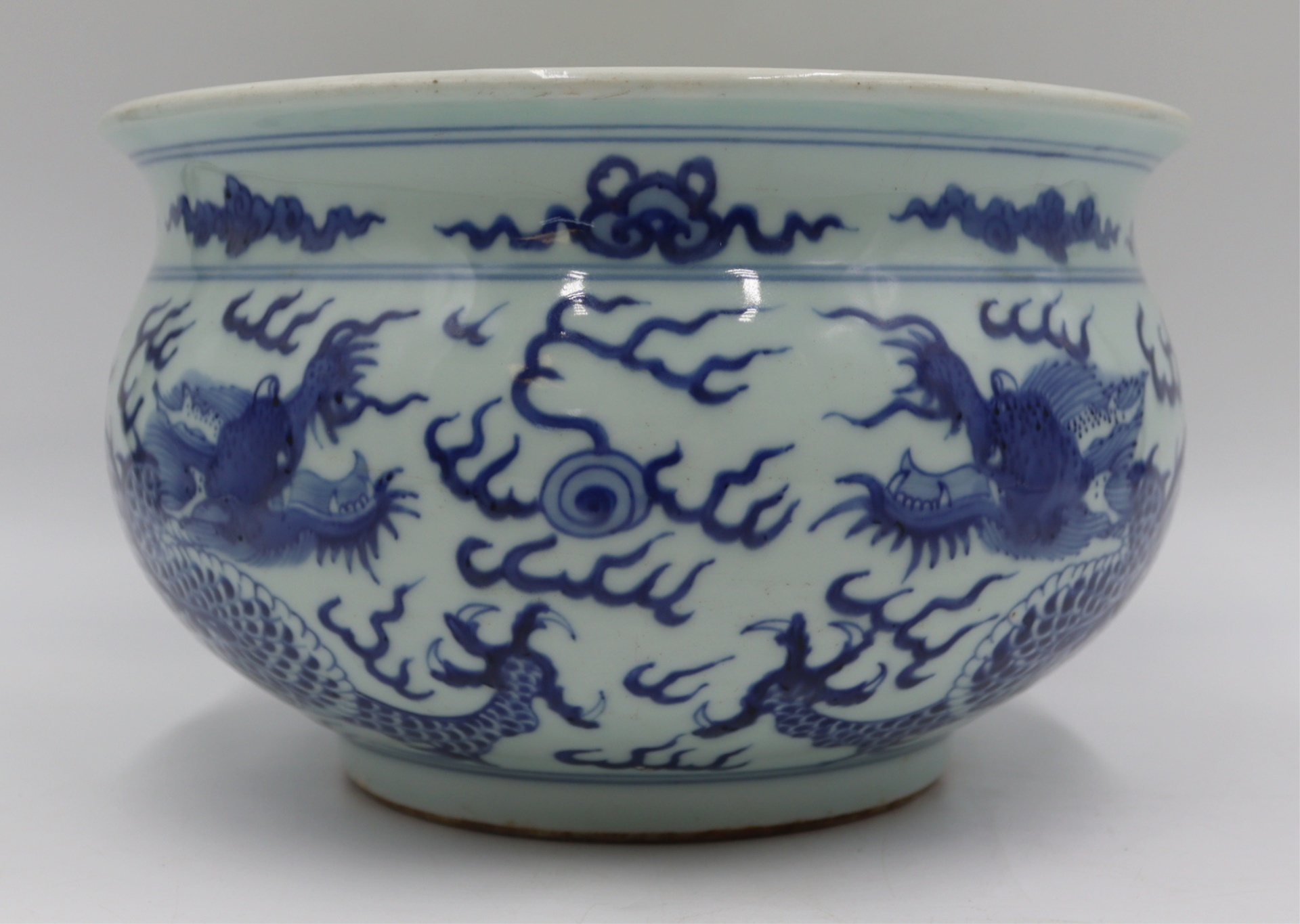 CHINESE BLUE AND WHITE JARDINIERE