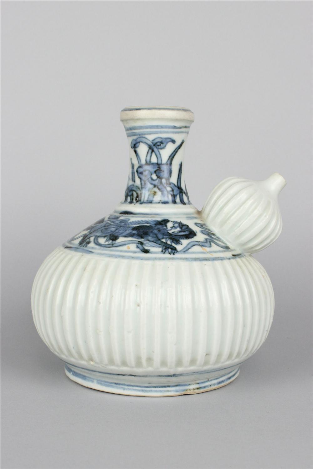 CHINESE BLUE AND WHITE KENDI WITH