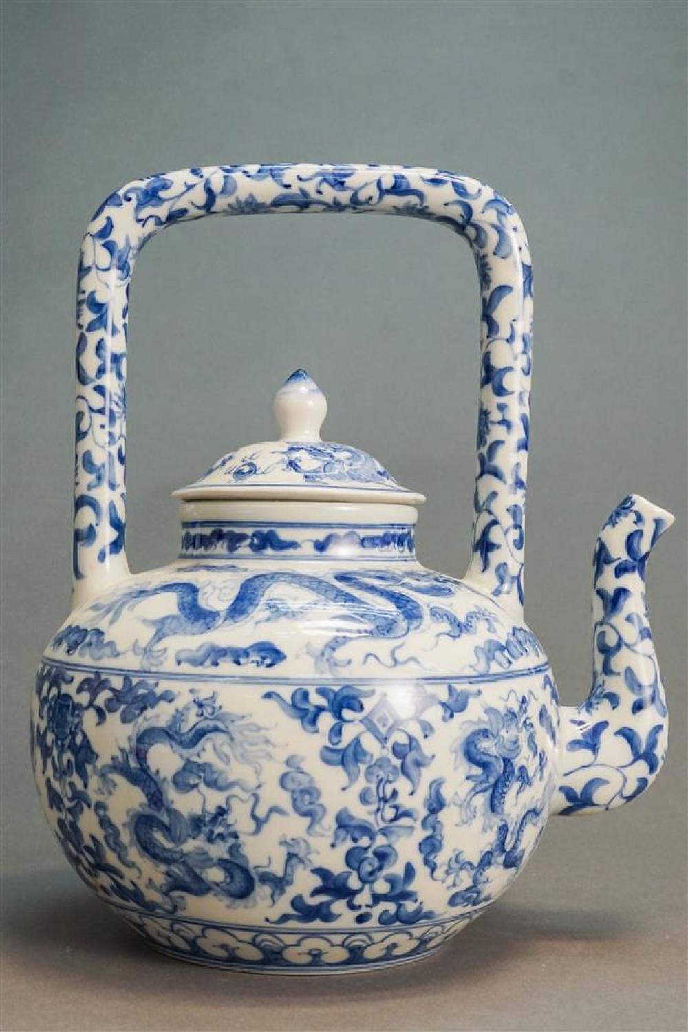 CHINESE BLUE AND WHITE LARGE TEAPOT