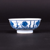 CHINESE BLUE AND WHITE 'LOTUS'