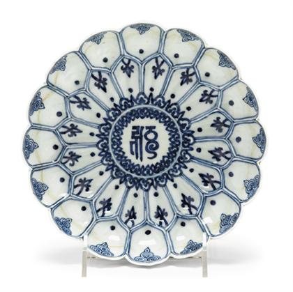 Chinese blue and white 'lotus' form