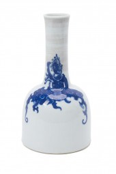 CHINESE BLUE AND WHITE MALLET