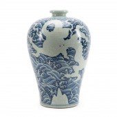 CHINESE BLUE AND WHITE MEIPING