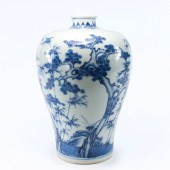 CHINESE BLUE AND WHITE MEIPING