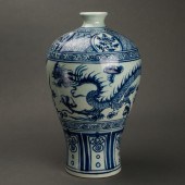 CHINESE BLUE AND WHITE MEIPING
