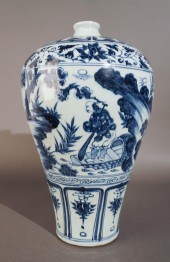 CHINESE BLUE AND WHITE MEIPING