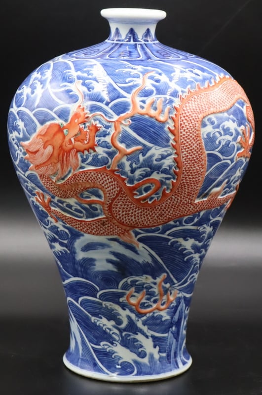 CHINESE BLUE AND WHITE MEIPING VASE