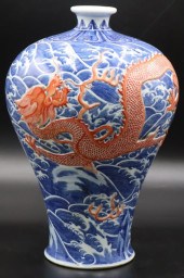 CHINESE BLUE AND WHITE MEIPING
