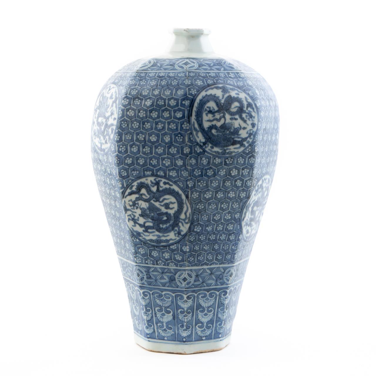 CHINESE BLUE AND WHITE MING STYLE
