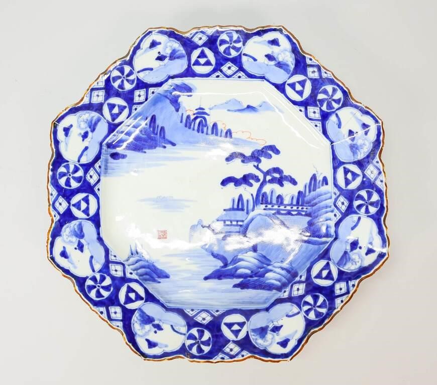 CHINESE BLUE AND WHITE OCTAGONAL