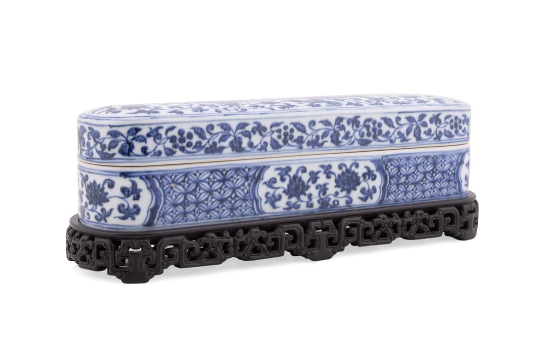 CHINESE BLUE AND WHITE PENBOX