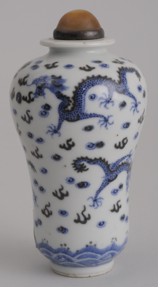 CHINESE BLUE AND WHITE PORCELAIN
