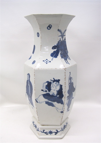 CHINESE BLUE AND WHITE PORCELAIN