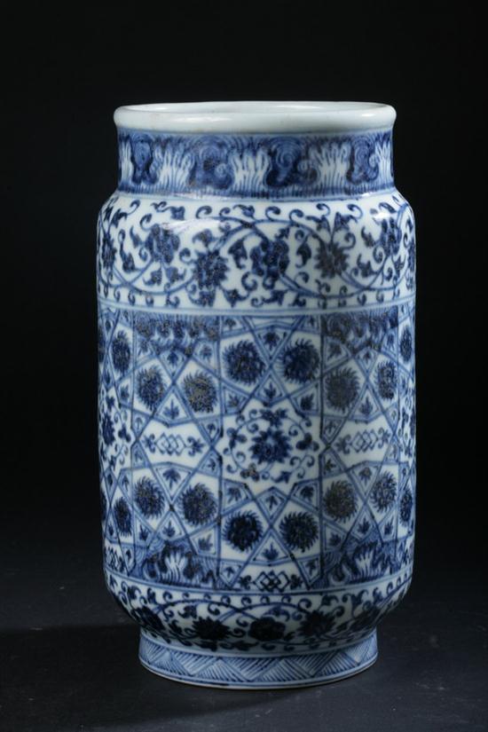 CHINESE BLUE AND WHITE PORCELAIN