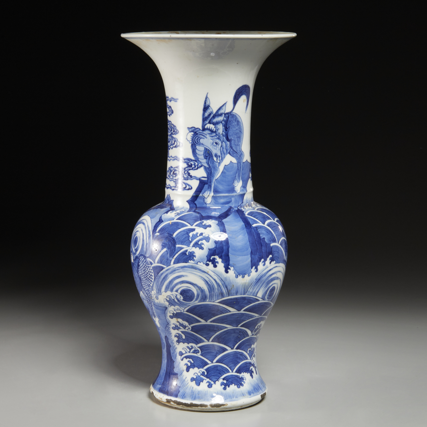 CHINESE BLUE AND WHITE PORCELAIN