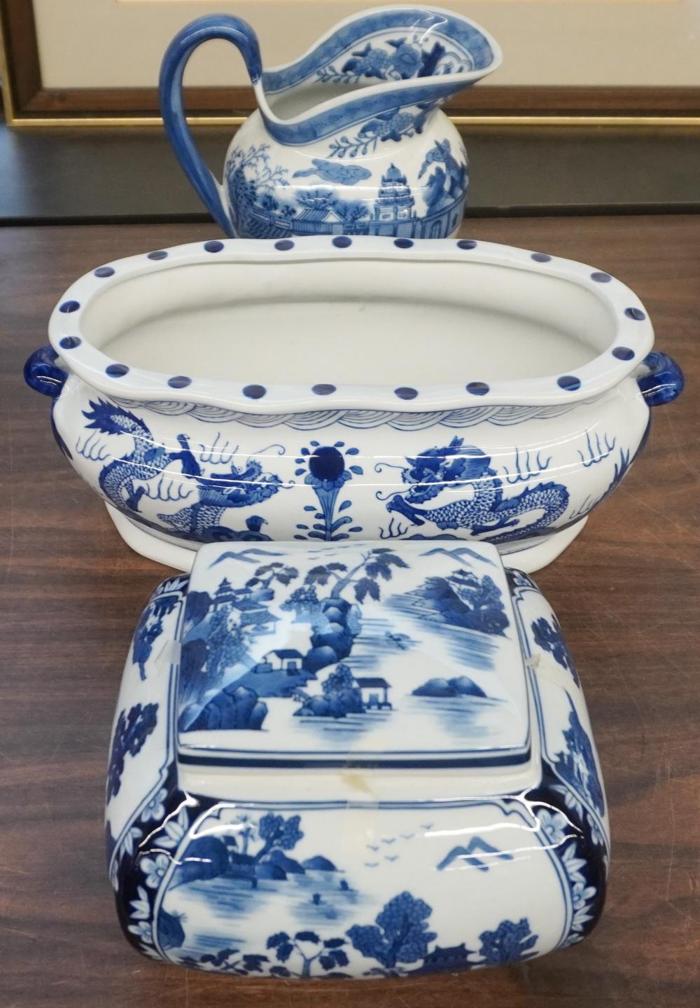 CHINESE BLUE AND WHITE PORCELAIN