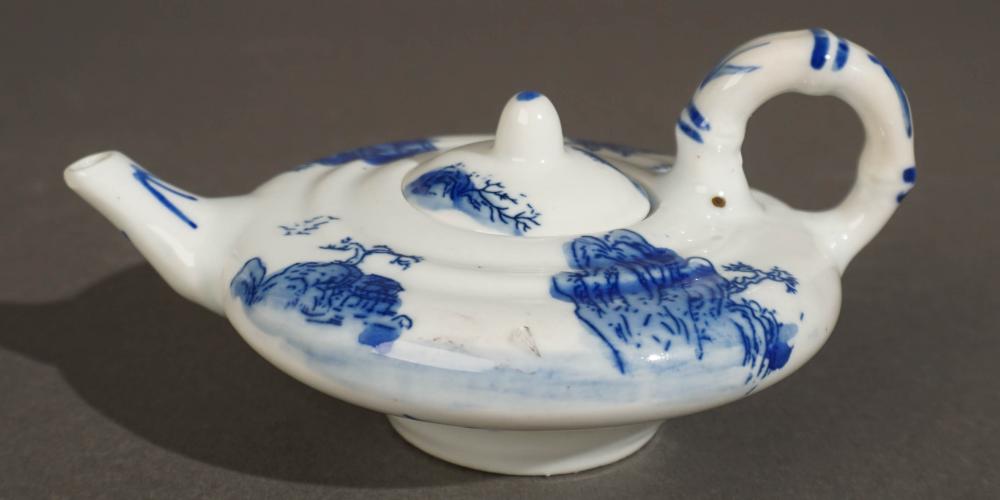 CHINESE BLUE AND WHITE PORCELAIN