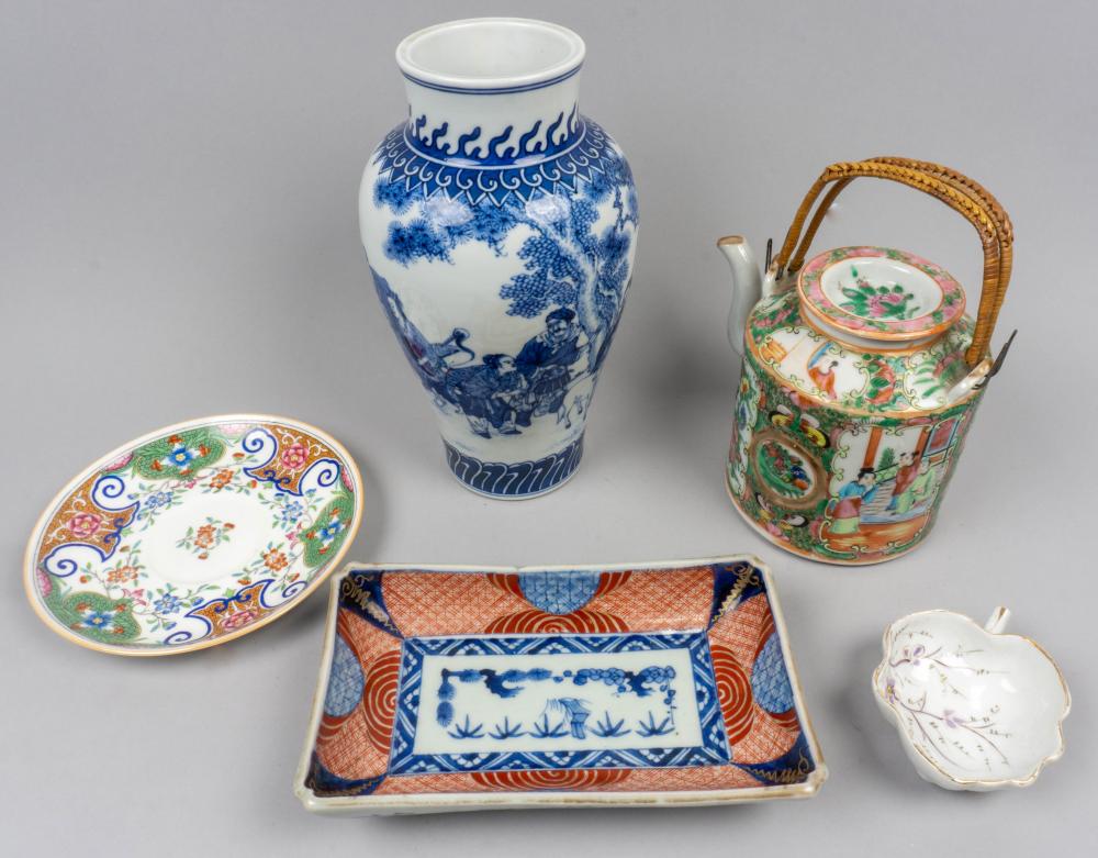 CHINESE BLUE AND WHITE PORCELAIN