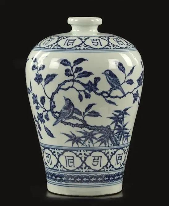 CHINESE BLUE AND WHITE PORCELAIN