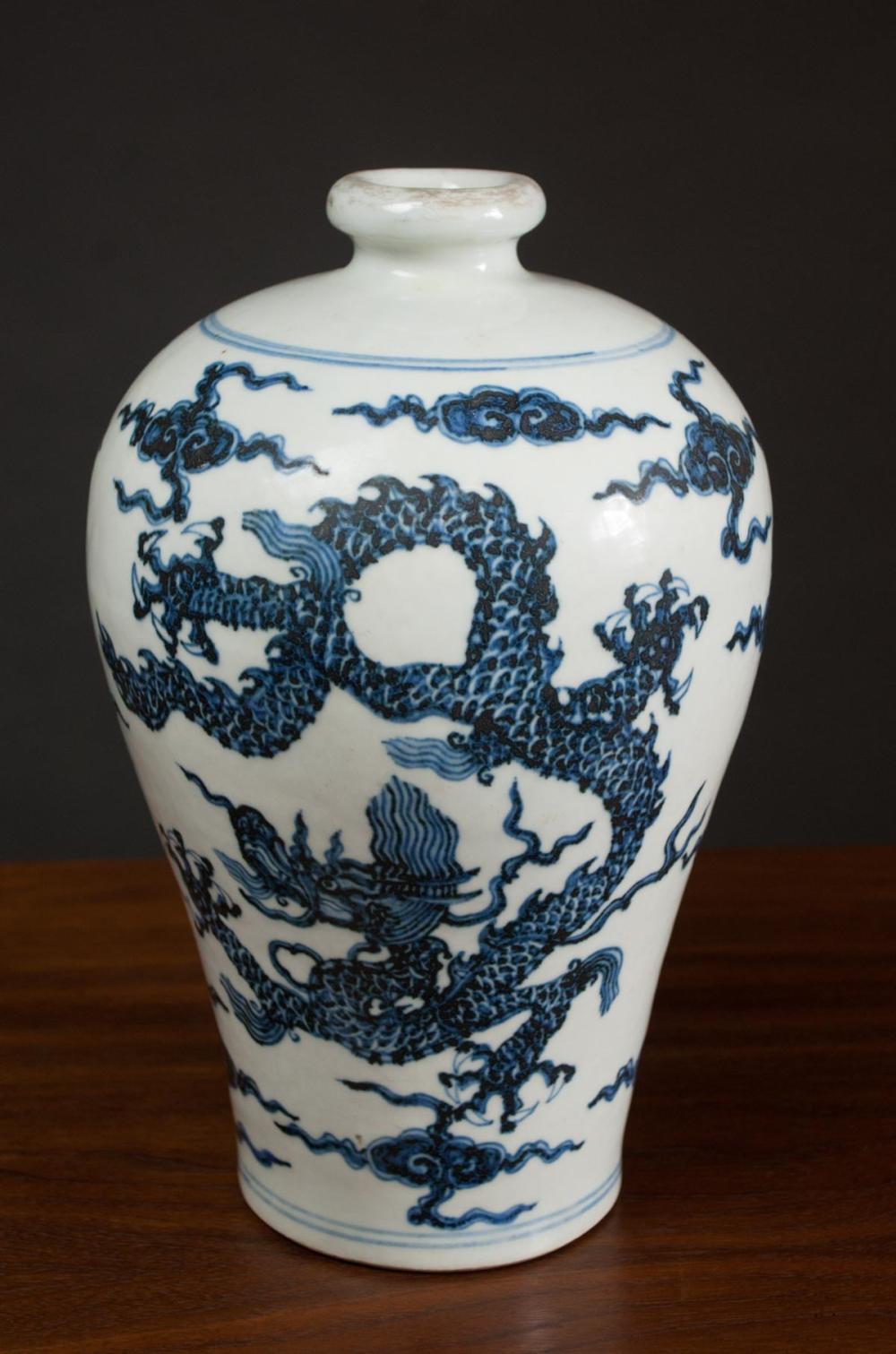 CHINESE BLUE AND WHITE PORCELAIN